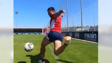 El argentino anota de rabona desde el córner