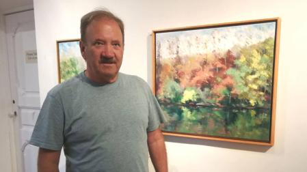 Tomás Sobrino lleva 29 veranos ininterrumpidos  exponiendo en la Casa de Cultura de Elizondo