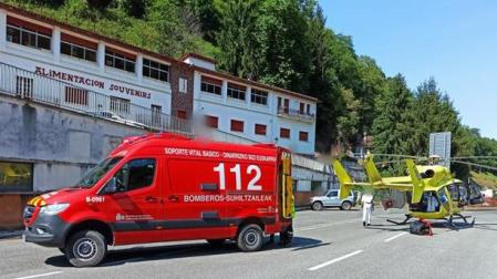 El motorista ha sido trasladado en helicóptero