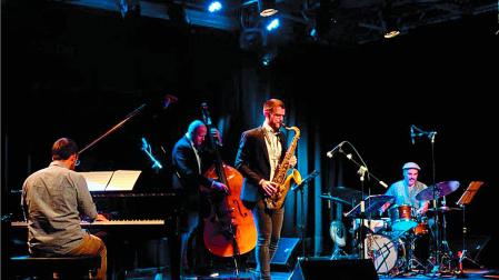 Alberto Arteta (saxo), Íñigo Ruiz de Gordejuela (piano), Javier Callén (contrabajo) y Gonzalo del Val (batería) componen el cuarteto Move