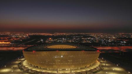 Imagen nocturna del estadiop de Lusail donde arrancará el Mundial de 2022