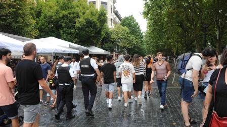 Ciudadanos disfrutan de la Semana Grande, a 13 de agosto de 2022, en San Sebastián