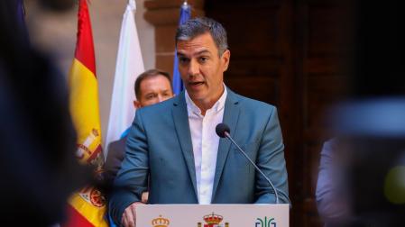 Pedro Sánchez, en su comparecencia ante los medios en su visita a La Palma.