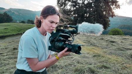 María Monreal, rodando en el Valle de Baztan el cortometraje de ficción 'Cuando crece la hierba'.
