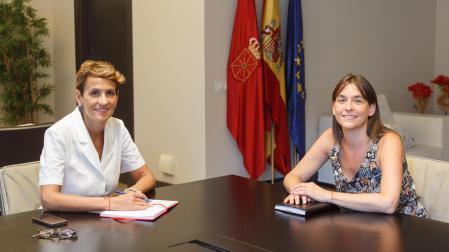 La Presidenta de Navarra, María Chivite, junto a la coordinadora de Podemos Navarra, Begoña Alfaro