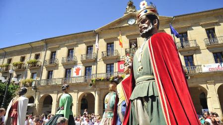 Fotos de la despedida de los gigantes en Tafalla./