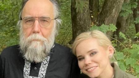 Alexánder Duguin, junto a su hija, ahora fallecida, Daria Dúguina.