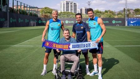 Unzué, junto a Sergi Roberto, Xavi Hernández y Robert Lewandowski