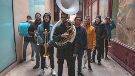 La Broken Brothers Brass Band saldrá esta tarde en kalejjira. DN