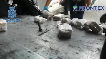 Los paquetes con la drogas estaban escondidos en diferentes partes del vehículo