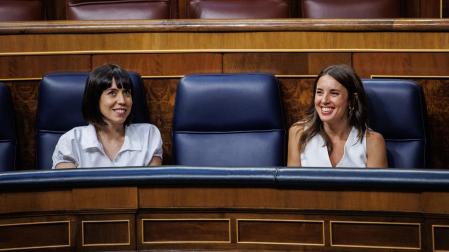 La ministra de Ciencia e Innovación, Diana Morant, y la ministra de Igualdad, Irene Montero, en la sesión plenaria del Congreso de los Diputado en la que se ha aprobado la conocida como ley del 'sólo sí es sí',