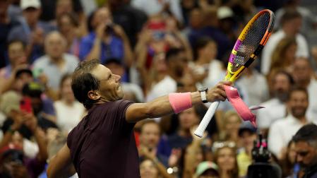 Rafael Nadal celebra su victoria ante  Rinky Hijikata