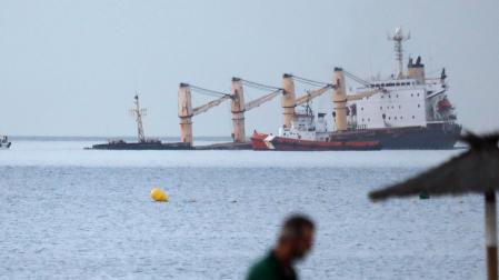 El 'OS 35', el buque que colisionó en la noche de este lunes con un barco gasero en la Bahía de Algeciras, y que ha sido inmovilizado por las autoridades de Gibraltar