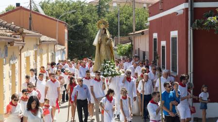 A: BLANCA ALDANONDO
F: 01/09/2022
P:
L: FONTELLAS
T: PROCESION DE LAS FIESTAS DE LA VIRGEN DEL ROSARIO
