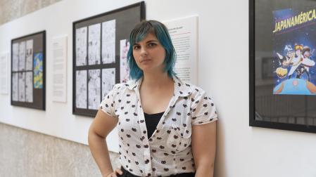 Katixa Ibargoitia, editora de Odaiba, en la exposición en el Palacio de Condestable