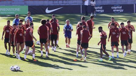 Sesión matinal del Atlético de Madrid este matres, un día antes del estreno en la Liga de Campeones contra el Oporto