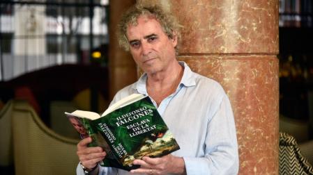 El escritor Ildefonso Falcones, con su última novela