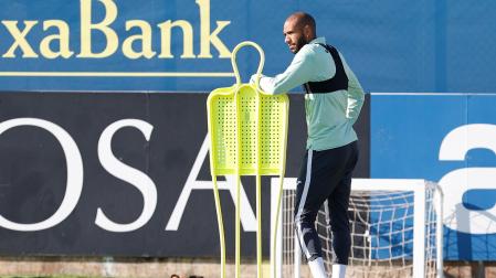 En la imagen, Capoue durante la sesión previa al partido