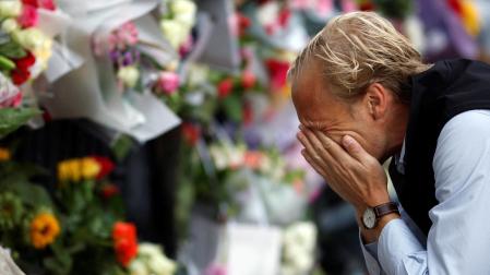 El mundo llora la muerte de la reina Isabel II. Cientos de personas se han acercado este viernes, 9 de septiembre, al palacio de Buckingham, en Londres, para depositar flores y despedir a la monarca fallecida a los 96 años.