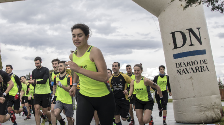 Lorea Basterretxea corre en una carrera de obstáculos celebrada en Zuasti