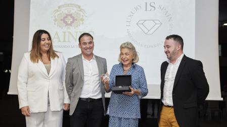 Por la izquierda: Cristina Martín Blasi (presidenta Luxury Spain), Javier Baines (gerente), Beatriz de Orleans y Luis Baines (dtor. Marketing)