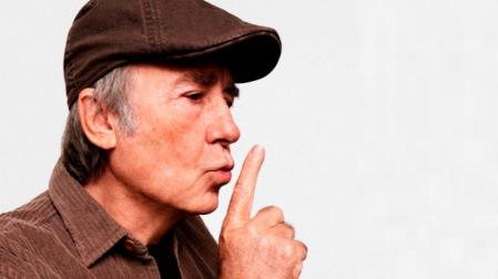 Joan Manuel Serrat llega hoy al Navarra Arena con su gira de despedida...