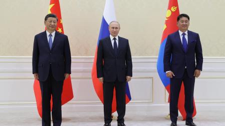 El presidente de China, Xi Jinping, el presidente de Rusia, Vladímir Putin, y el presidente de Uzbekistan, Shavkat Mirziyoyev