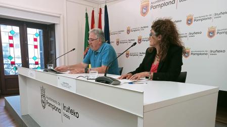 joseba Asiron junto a Garbiñe Bueno durante la rueda de prensa ofrecida este viernes