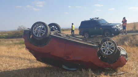 El vehículo ha terminado volcado