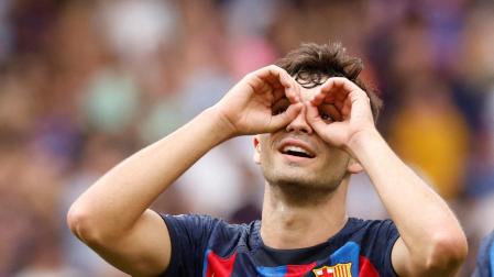 Pedri celebra uno de los goles ante el Elche