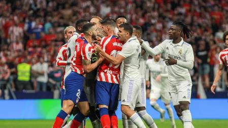 Un momento del derbi entre el Atletico de Madrid y el Real Madrid