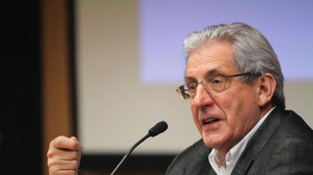 El físico y científico Pedro Miguel Etxenike estará esta tarde en Civican para hablar de los retos que la Ciencia tiene que acometer en los próximos años.