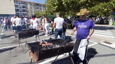Costillada popular en la Plaza el Ferial durante las fiestas de Huarte