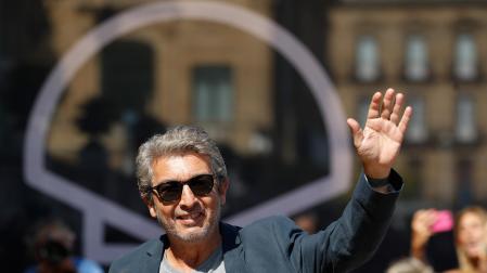 El actor argentino Ricardo Darín, posa a su llegada a la capital donostiarra durante la celebración del Festival Internacional de Cine de San Sebastián