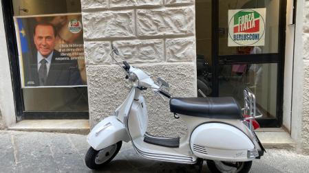 Exterior de una sede electoral del partido Forza Italia