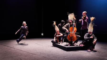 'Highlands', danza con Mal Pelo, hoy en el Museo Universidad de Navarra. ©Tristán Pérez-Martín