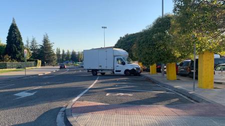 Aparcamiento situado en frente del colegio Irabia-Izaga