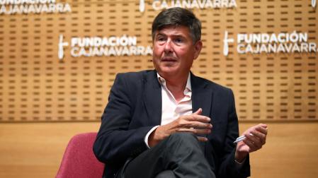 Manuel Pimentel durante la conferencia en Civican