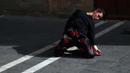 Exhibición de danza contemporánea por las calles de Pamplona