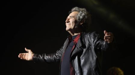 El rockero Miguel Ríos, durante su actuación en el Teatro Gaztambide de Tudela