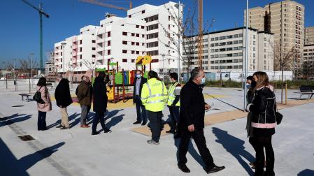 Visita en marzo de 2021 a las obras de urbanización llevadas a cabo junto a los pisos