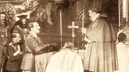 El rey Alfonso XIII en la ceremonia en Javier. Foto de la crónica del padre Eguía