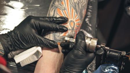 Se calcula que el 38 % de la población mundial luce algún tatuaje