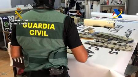 En la operación se han intervenido más de 4.600 kilogramos de hachís, se han incautado once embarcaciones y diez vehículos