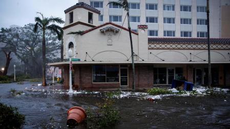 Calles anegadas en Florida por las consecuencias del huracán Ian