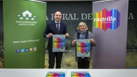 Javier Martínez, de Caja Rural, y Elena Vizcay, directora de Nuevo Futuro en Navarra.