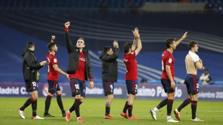 Lo futbolistas rojillos celebran el punto del curso pasado en el Santiago Bernabéu