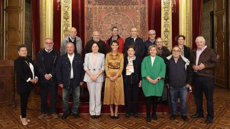 María Chivite y Carmen Maeztu, junto a representantes del Consejo Navarro de Personas Mayores