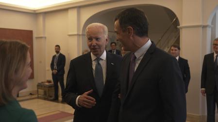 El presidente del Gobierno, Pedro Sánchez junto a su homólogo estadounidense, Joe Biden, durante la Cumbre de la OTAN celebrada en Madrid en junio, en una imagen del documental sobre el presidente del Gobierno
