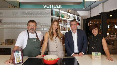 Ander González, Martina Klein, Benito Jiménez (CEO de Congelados de Navarra) y Myriam Ariz (directora de marketing e I+D de Congelados de Navarra)
